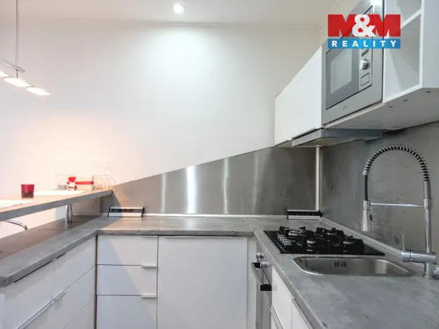 Pronájem bytu 1+1, Karlovy Vary - Dvory, 28 m2