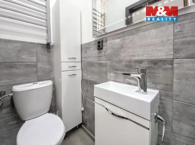 Pronájem bytu 1+1, Karlovy Vary - Dvory, 28 m2