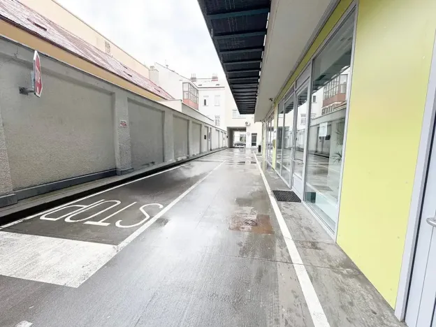 Pronájem obchodního prostoru, Praha - Karlín, Křižíkova, 20 m2