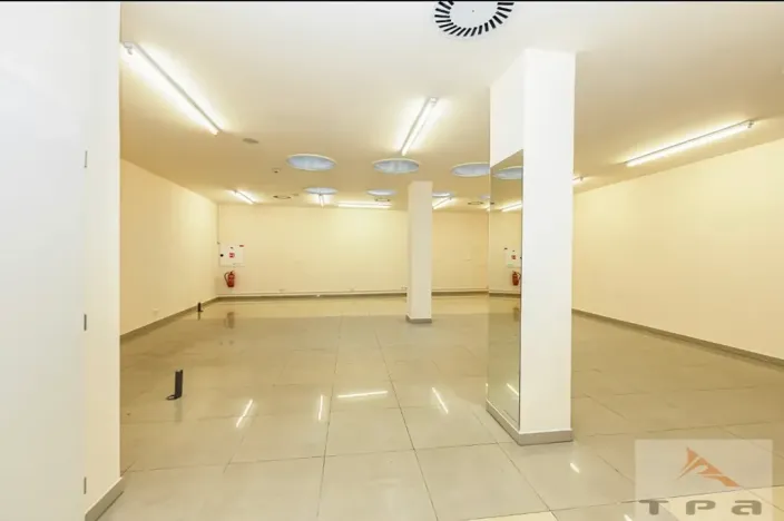 Pronájem obchodního prostoru, Karlovy Vary, Divadelní náměstí, 100 m2