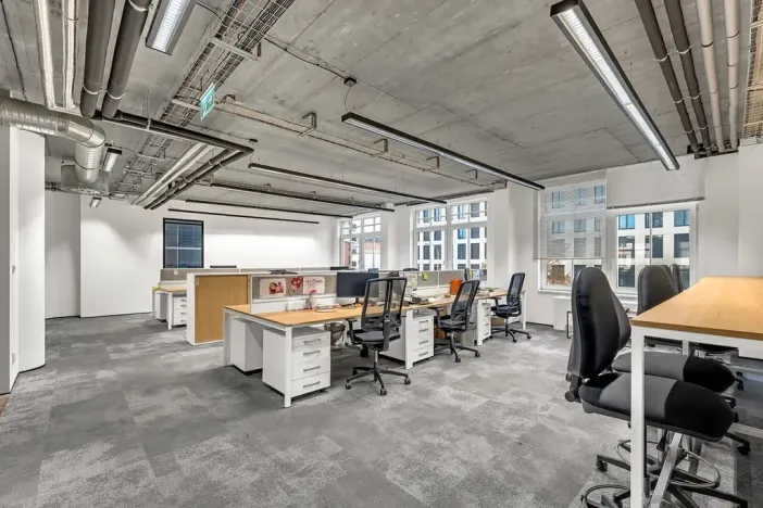 Pronájem kanceláře, Praha, 2200 m2