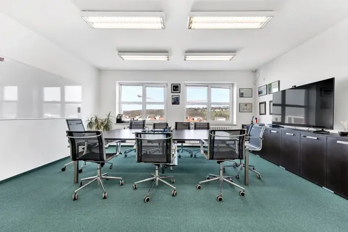 Pronájem kanceláře, Praha, 2200 m2