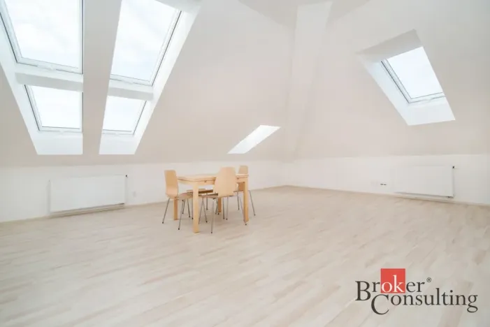 Pronájem bytu 2+kk, Kladno - Kročehlavy, Generála Selnera, 66 m2