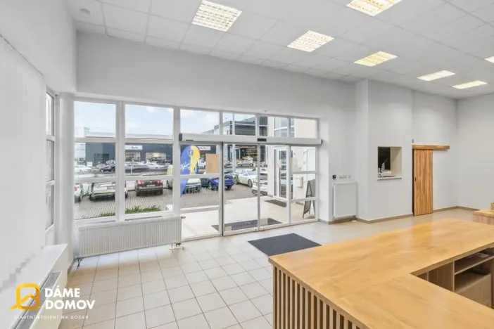 Pronájem obchodního prostoru, Zlín - Louky, třída Tomáše Bati, 142 m2