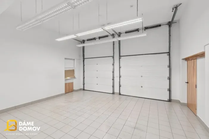 Pronájem obchodního prostoru, Zlín - Louky, třída Tomáše Bati, 142 m2