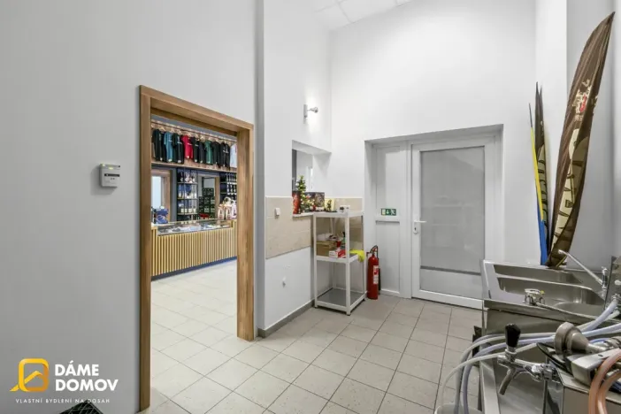 Pronájem obchodního prostoru, Zlín - Louky, třída Tomáše Bati, 142 m2