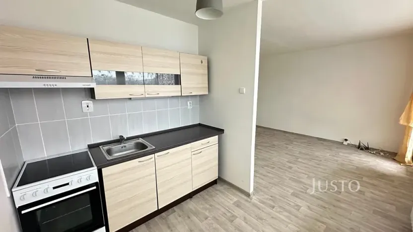 Pronájem bytu 1+kk, Teplice, Čs. dobrovolců, 33 m2