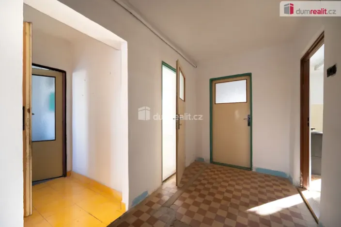 Prodej rodinného domu, Psárov, 486 m2