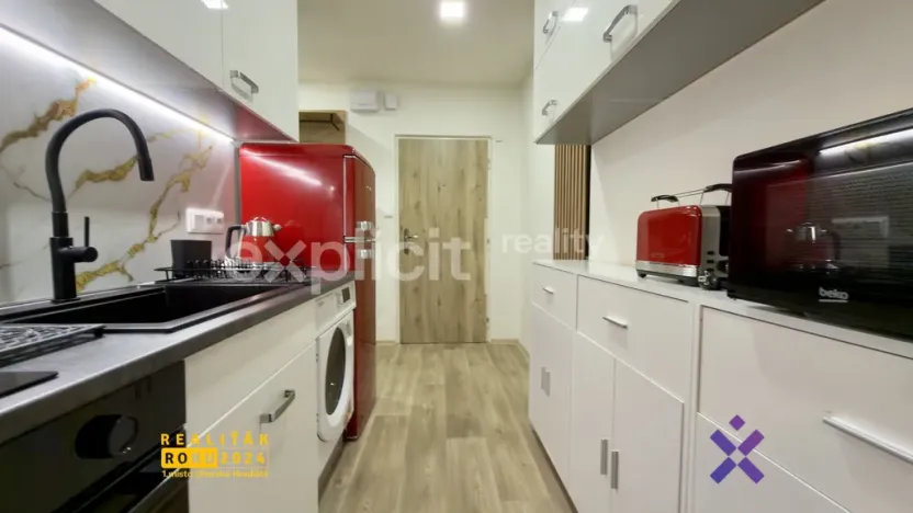 Pronájem bytu 1+kk, Zlín, Družstevní, 31 m2