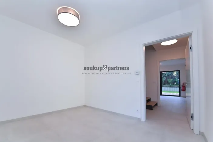 Pronájem rodinného domu, Praha - Háje, V Hájích, 220 m2