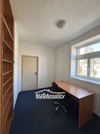 Pronájem kanceláře, Zlín, třída Tomáše Bati, 11 m2