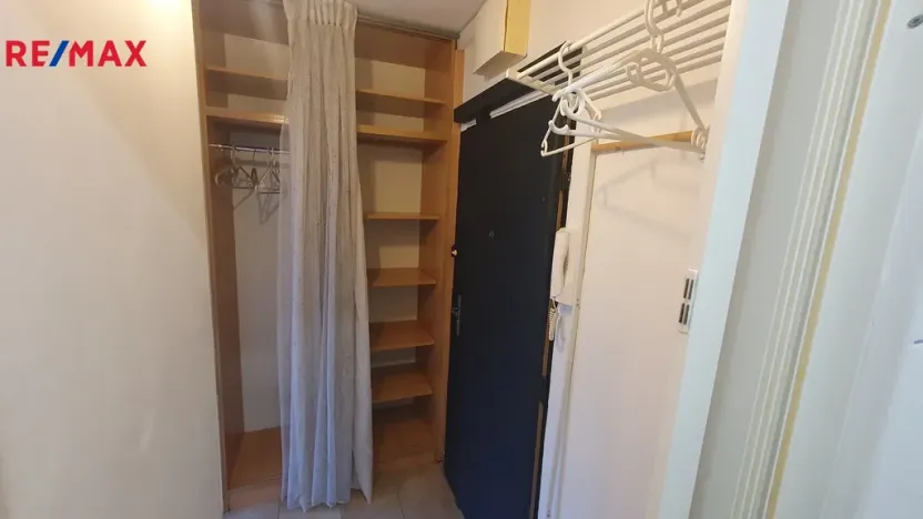 Pronájem bytu 1+kk, Praha - Karlín, Nekvasilova, 29 m2