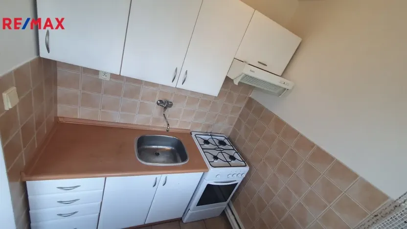 Pronájem bytu 1+kk, Praha - Karlín, Nekvasilova, 29 m2