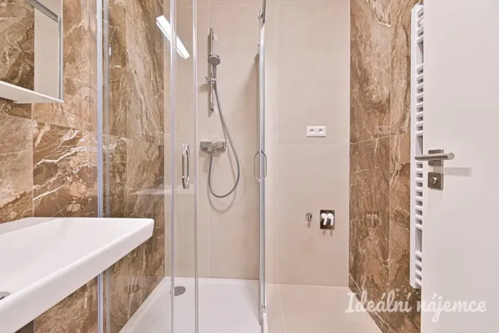 Pronájem bytu 1+kk, Brno, Komárovská, 29 m2