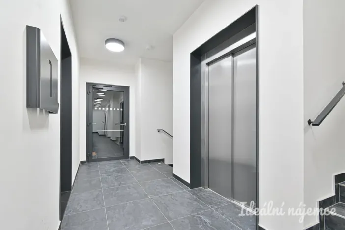 Pronájem bytu 1+kk, Brno, Komárovská, 29 m2