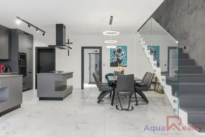 Prodej rodinného domu, Karlovy Vary, 180 m2