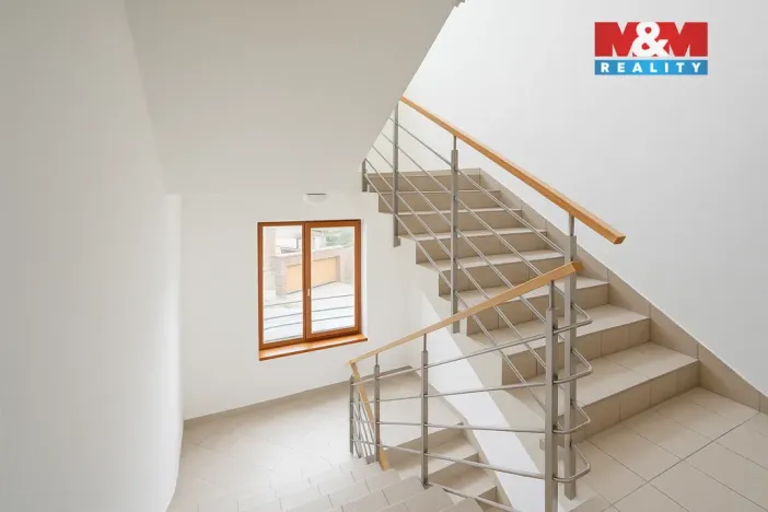 Pronájem bytu 2+kk, Praha, U jízdárny, 50 m2