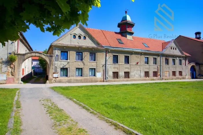 Prodej vícegeneračního domu, Smečno, nám. T. G. Masaryka, 779 m2