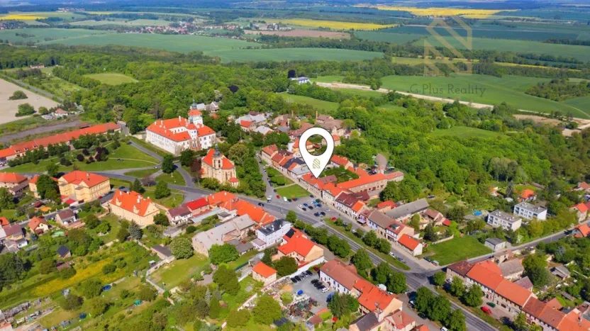 Prodej vícegeneračního domu, Smečno, nám. T. G. Masaryka, 779 m2