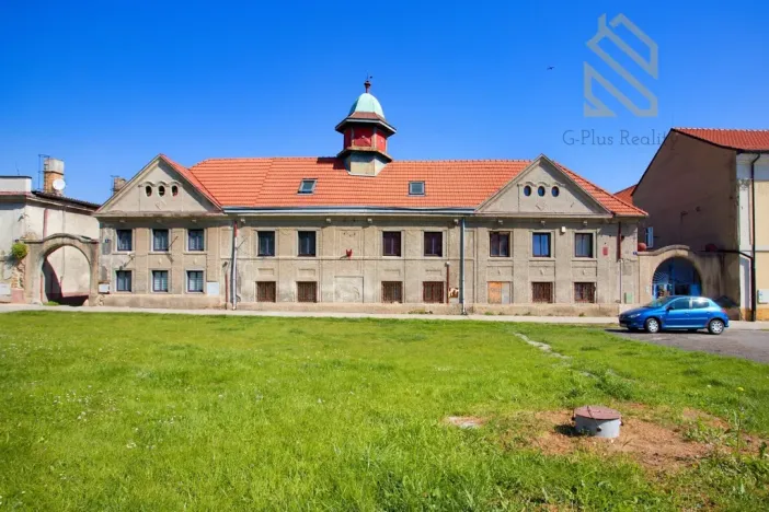 Prodej vícegeneračního domu, Smečno, nám. T. G. Masaryka, 779 m2