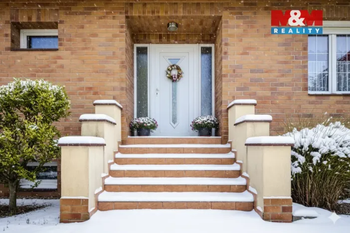 Prodej rodinného domu, Týnec nad Labem - Vinařice, 300 m2