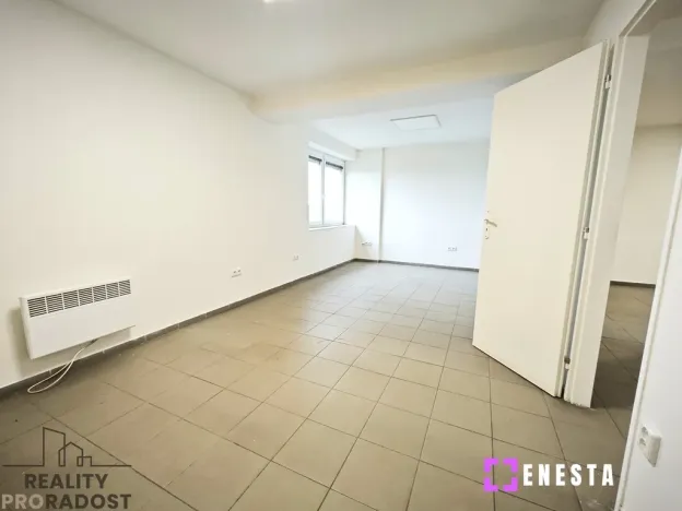 Pronájem skladu, Tursko, 619 m2