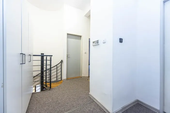 Pronájem obchodního prostoru, Praha - Žižkov, Husitská, 135 m2