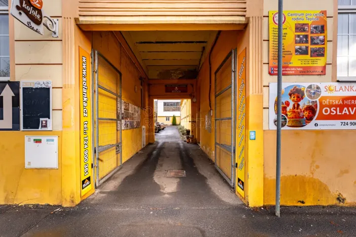 Prodej komerční nemovitosti, Teplice, Pražská, 1334 m2