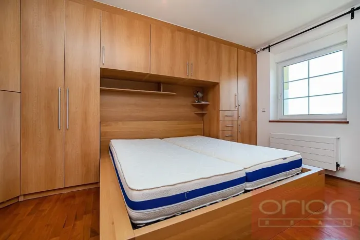 Pronájem rodinného domu, Praha - Řeporyje, Draženovská, 250 m2