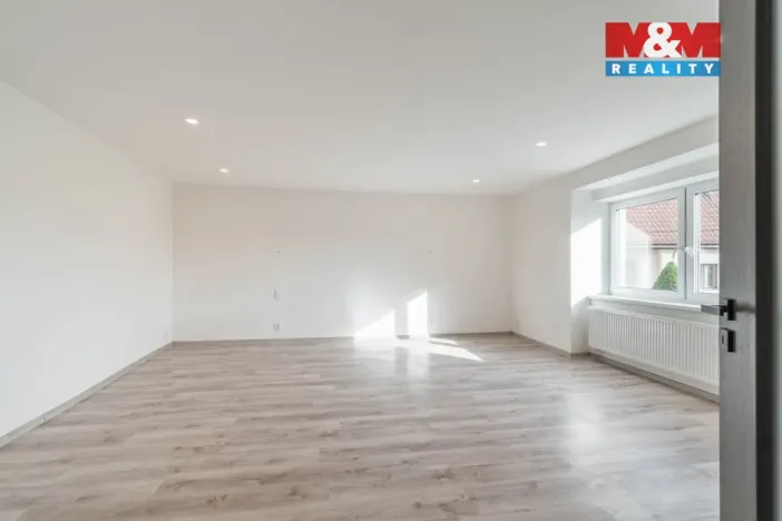 Prodej bytu 4+kk, Klobuky, Náměstí 9. května, 96 m2