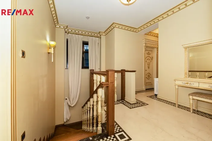 Pronájem rodinného domu, Praha - Kunratice, 450 m2