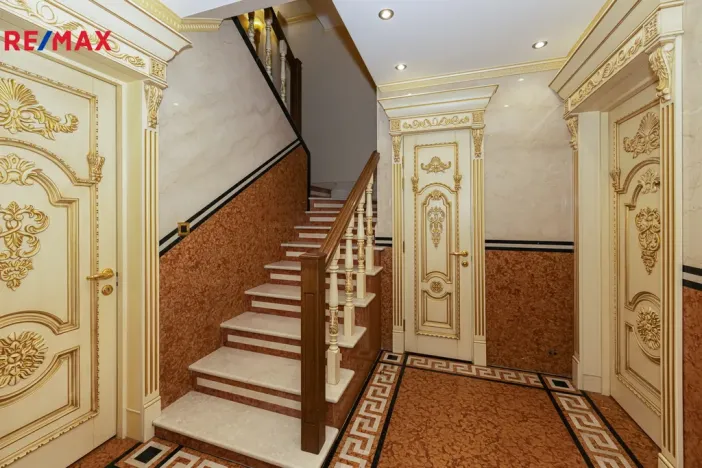 Pronájem rodinného domu, Praha - Kunratice, 450 m2