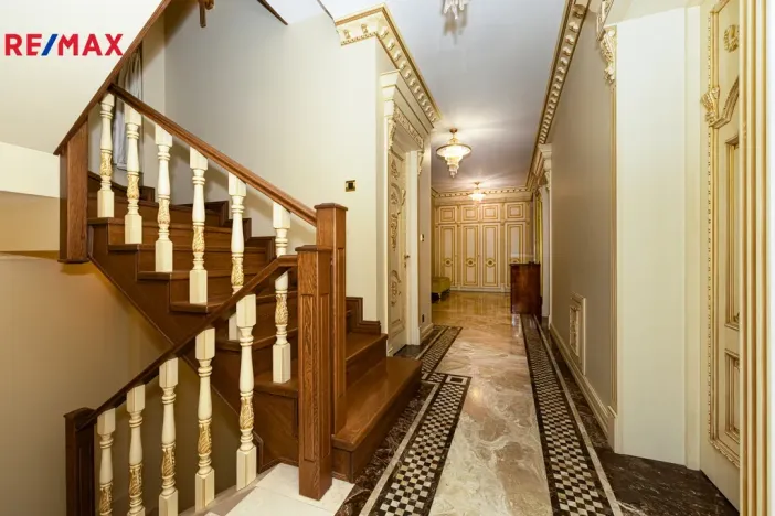 Pronájem rodinného domu, Praha - Kunratice, 450 m2