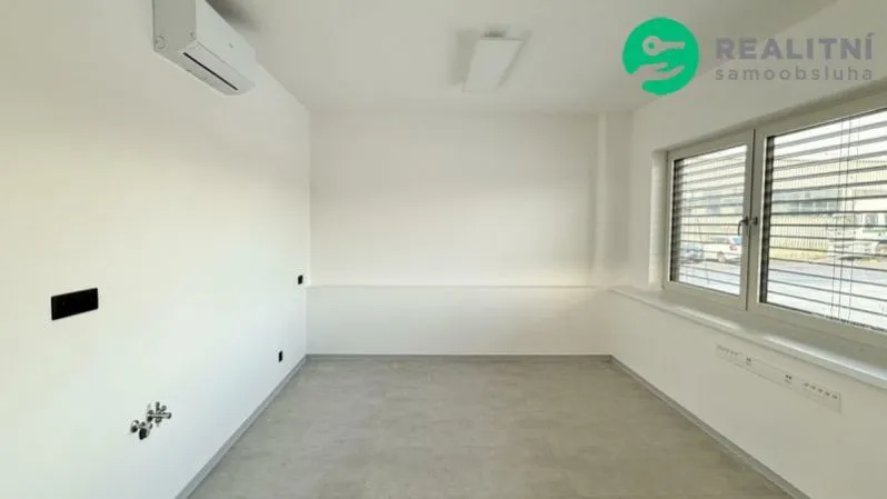 Pronájem skladu, Hořovice, 600 m2