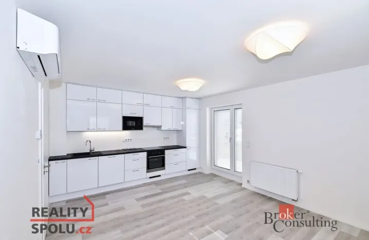 Pronájem bytu 1+kk, Praha - Libeň, Nad Rokoskou, 42 m2