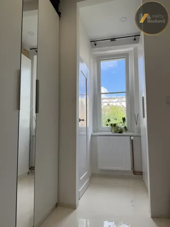 Pronájem bytu 2+kk, Praha - Vinohrady, Šrobárova, 49 m2