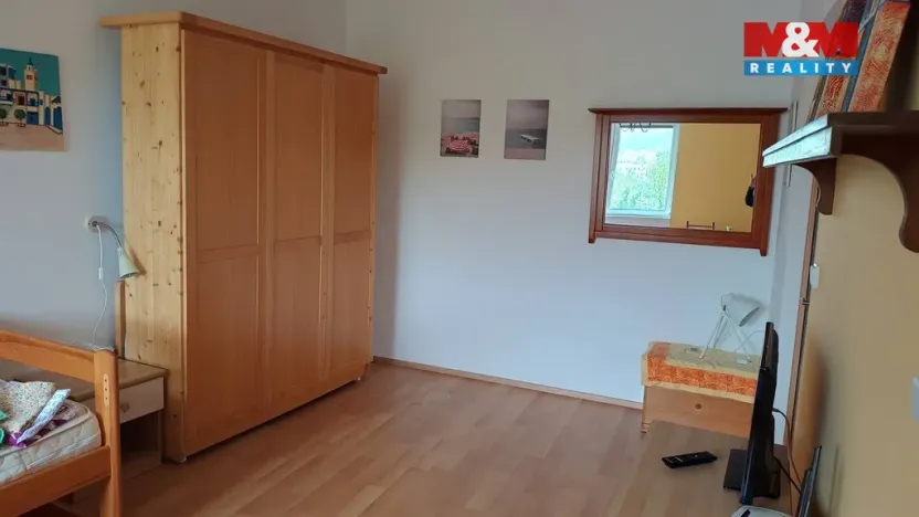 Pronájem bytu 1+kk, Praha - Hloubětín, Nademlejnská, 37 m2