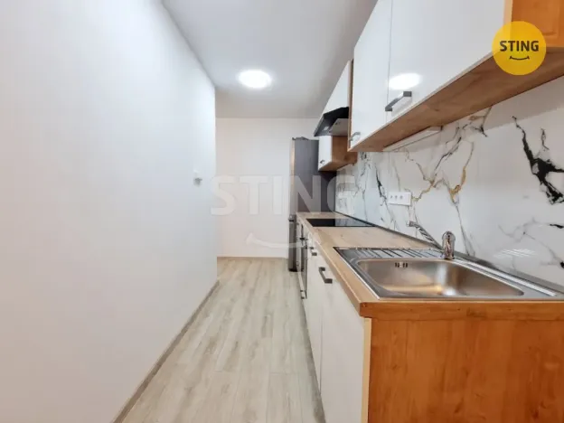 Pronájem bytu 2+1, Chvaletice, U Kulturního domu, 60 m2