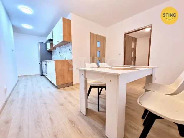 Pronájem bytu 2+1, Chvaletice, U Kulturního domu, 60 m2