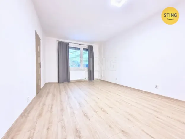 Pronájem bytu 2+1, Chvaletice, U Kulturního domu, 60 m2