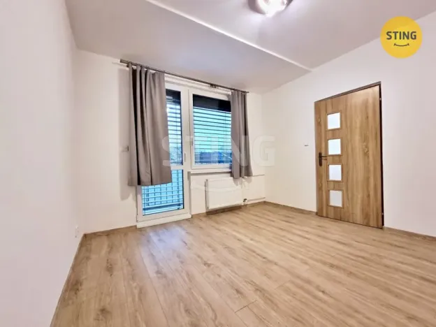 Pronájem bytu 2+1, Chvaletice, U Kulturního domu, 60 m2