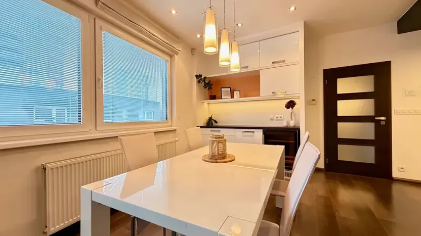 Pronájem bytu 2+kk, Pardubice, nábřeží Závodu míru, 76 m2