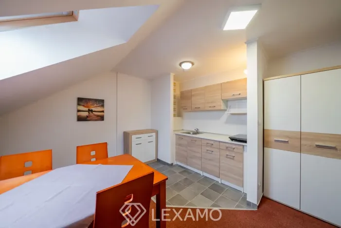 Prodej ubytování, Jevišovka, 241 m2