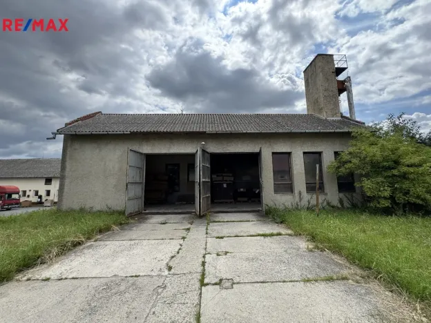 Pronájem výrobních prostor, Věžky, 2322 m2