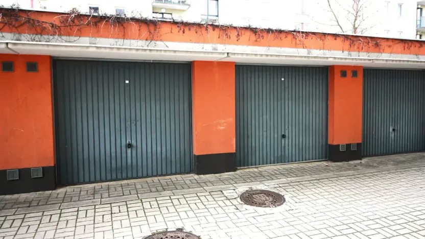 Pronájem garáže, Praha - Uhříněves, Sušilova, 18 m2