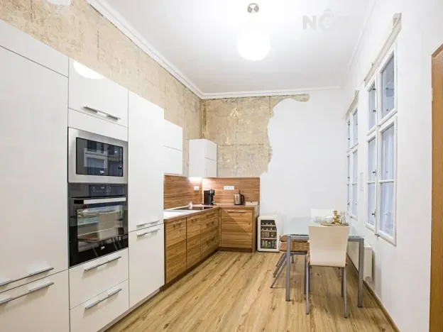 Prodej bytu 2+1, Jindřichův Hradec, nám. Míru, 100 m2