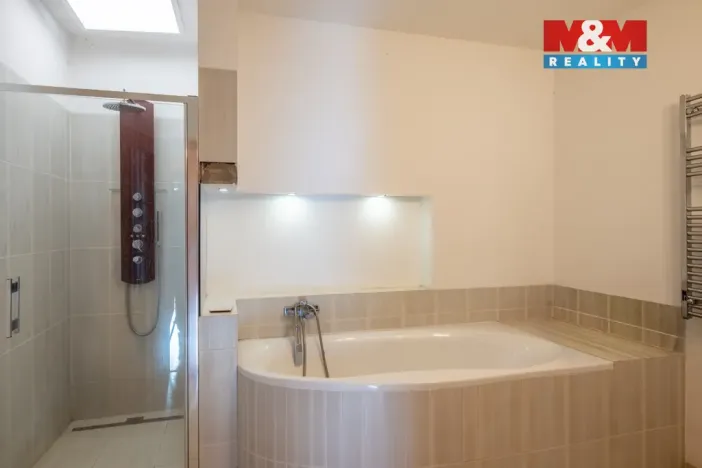 Prodej rodinného domu, Mokrovraty, 375 m2