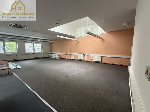 Pronájem komerční nemovitosti, Hradec Králové, Zemědělská, 695 m2