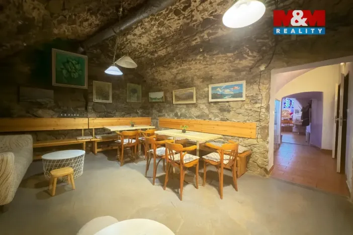 Pronájem restaurace, Jílové u Prahy, Masarykovo náměstí, 68 m2