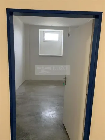 Pronájem skladu, Dobříč, 8 m2